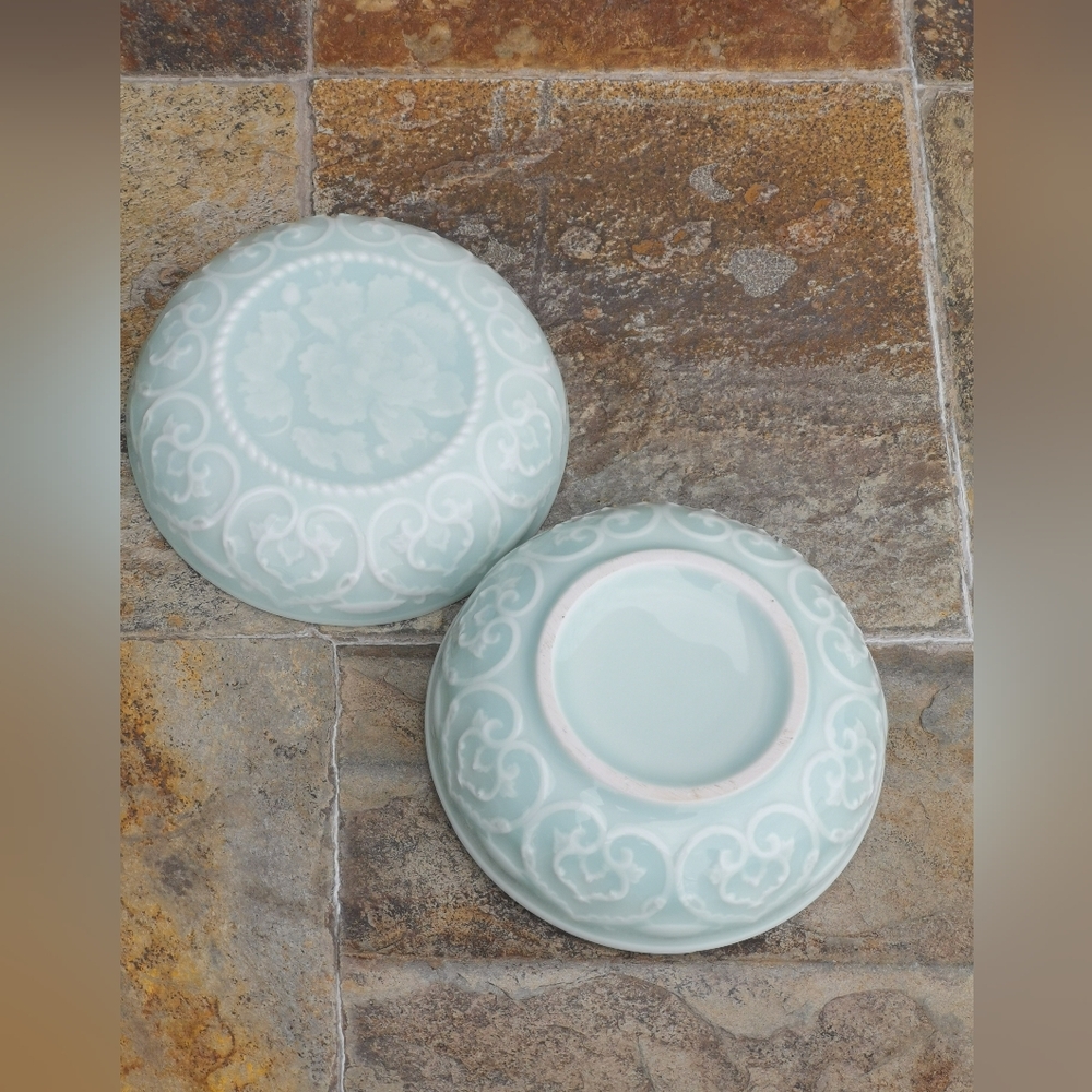 Chinese Celadon Porcelain PEONY Round Trinket Box - Picture 6 of 7